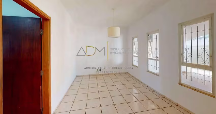 Casa com Ponto Comercial, à  Venda na Vila Assunção em Botucatu-SP