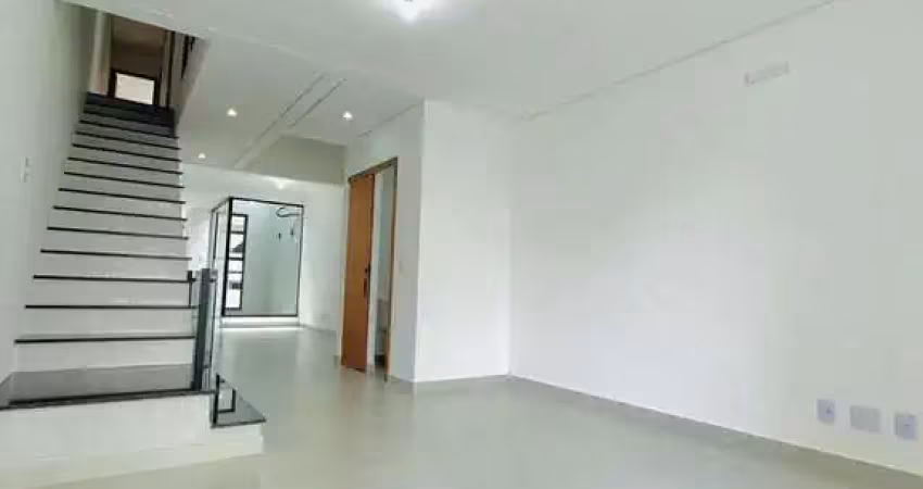 Sobrado à venda com dormitórios sendo 3 suítes, 5 banheiros, 2 vagas, 170m², localizado na rua dout