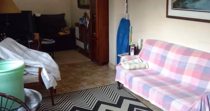 Sobrado à venda 3 dormitórios, 2 banheiros,3 salas, jardim de inverno, e quintal com uma vaga de ga