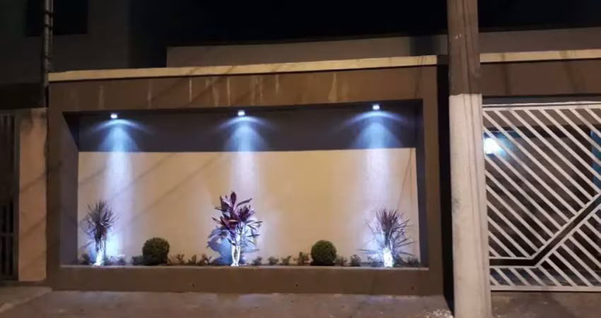 Casa à venda, com 2 dormitorios, 1 sala, 2 banheiros e 2 vagas, localizado na Rua José Alves Passos