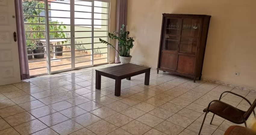 Sobrado à venda com 4 dormitórios sendo 3 suítes, 4 vagas, localizado na na Rua Pero Correia no bai
