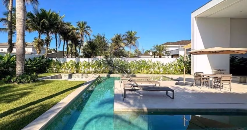 Sobrado à venda, 7 dormitórios, 6 vagas de garagem, piscina privativa, Jardim Acapulco, Guarujá, SP
