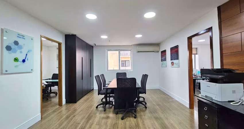 Conjunto comercial à venda, Moema, São Paulo, SP. com 5 Salas, 3 Banheiro, 4 Vagas para auto, Porta