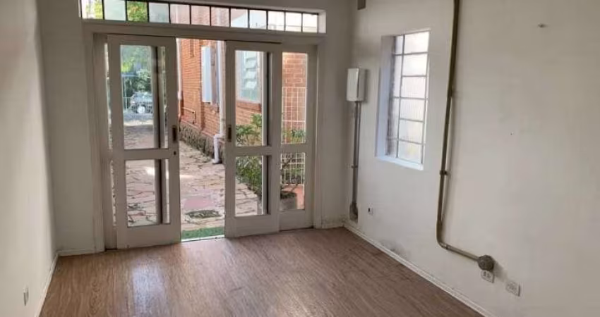 Sobrado à venda com 3 dormitorios, 1 suite, 6 vagas e 672M², localizado no Jardim Paulista, São Pau
