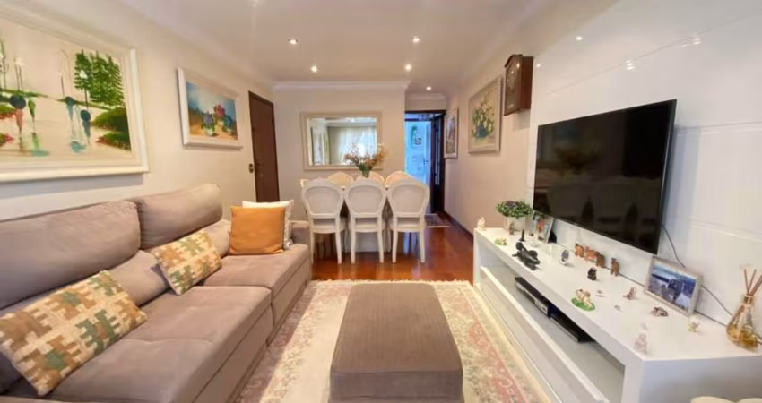 Sobrado para venda, com 3 dormitórios, 6 vagas, 216M², churrasqueira e 3 suítes, localizado no Bair