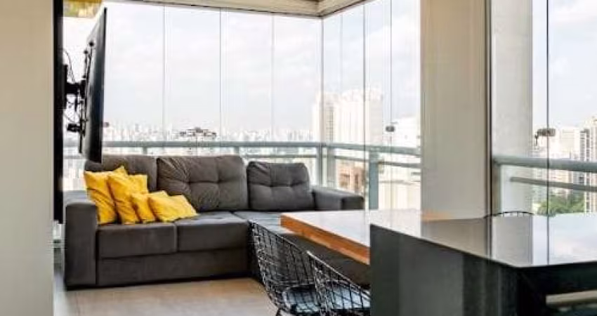 Apartamento de 70m² à venda, com 2 Dormitórios sendo 1 Suíte, mobiliado e 2 Vagas para auto, locali