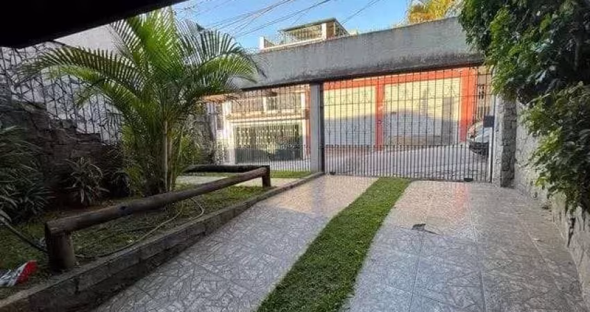 Sobrado à venda, com 3 dormitórios, 1 suíte, 3 vagas e 400M², localizado na Vila das Mercês, São Pa