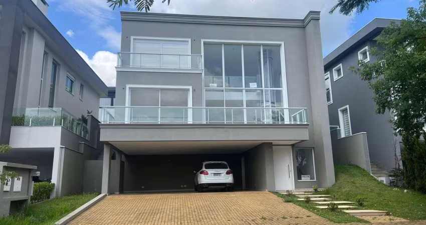Casa de 430m² à venda, Alphaville, Santana de Parnaíba, SP. com 4 amplas Suítes com piso em madeira