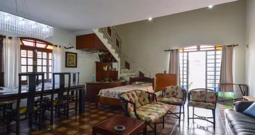 Casa com 5 dormitórios, 4 suítes, 4 vagas e 477M², localizado na Vila Mariana