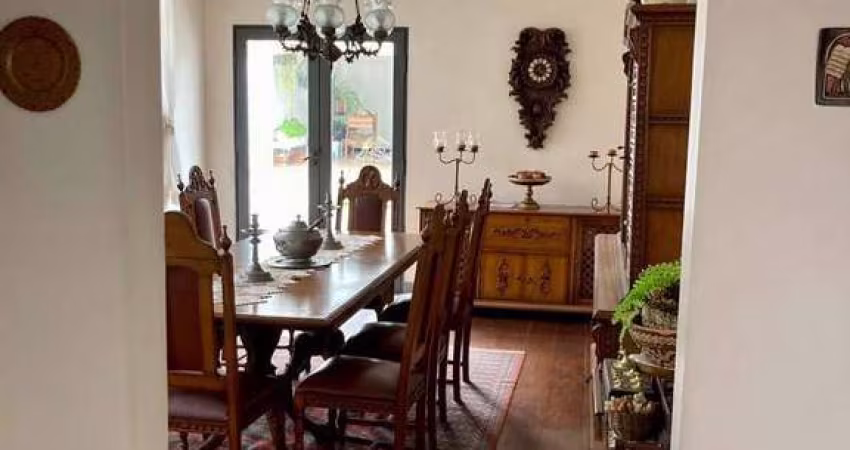 Sobrado à venda por R$ 3.600.000 com 5 dormitórios sendo 1 suíte, 400 m², 11 vagas, localizado na R