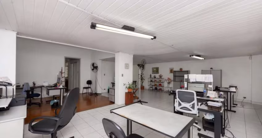 Sobrado de 317m² para uso Comercial ou Residencial à venda, Cambuci, São Paulo, SP. com 6 Salas amp
