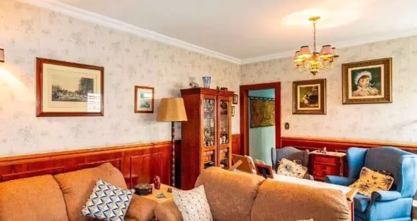 Casa à venda, com 3 vagas, 3 dormitórios, 2 suítes ótima localização