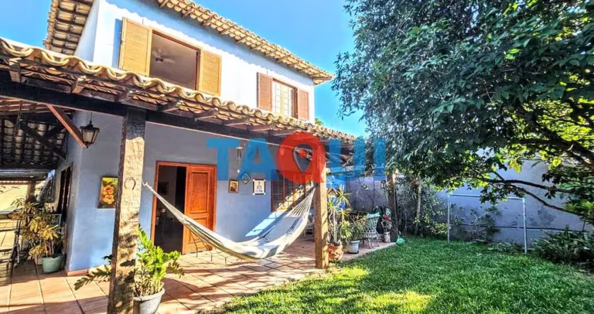 Casa duplex à venda com lazer na área externa, portinho, cabo frio - rj