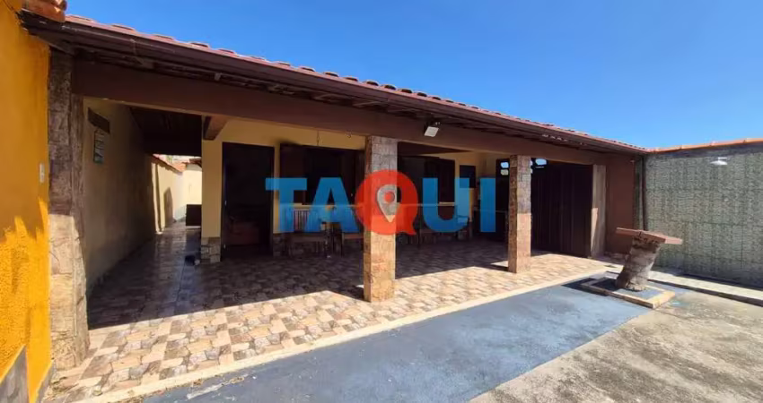 Casa linear à venda com 2 quartos, com área gourmet, jardim peró, cabo frio - rj