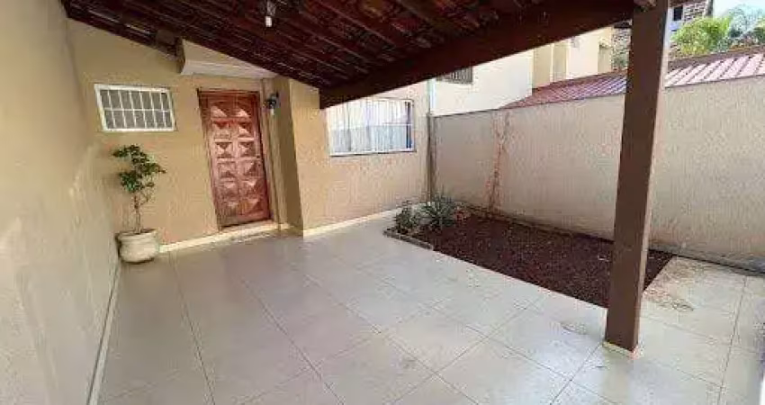 Casa com 3 quartos à venda na Rua Alcino Carneiro Ribas, 60, Jardim Burle Marx, Londrina