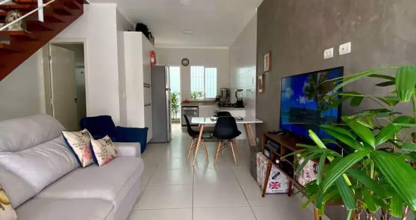 Sobrado com 02 suítes a 100 metros da praia, em caraguatatuba