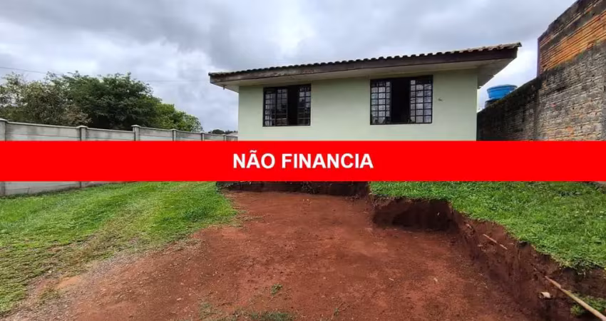 Imperdível oportunidade de casa à venda em Campo Largo-PR, bairro Jardim Rondinha! 2 quartos, 2 salas, 1 banheiro, 6 vagas de garagem, 60m².