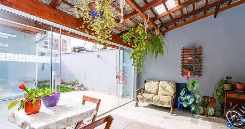 Oportunidade incrível: Sobrado à venda em Curitiba-PR, bairro Orleans, 3 quartos, 1 suíte, 3 salas, 2 banheiros, 2 vagas, 170m².