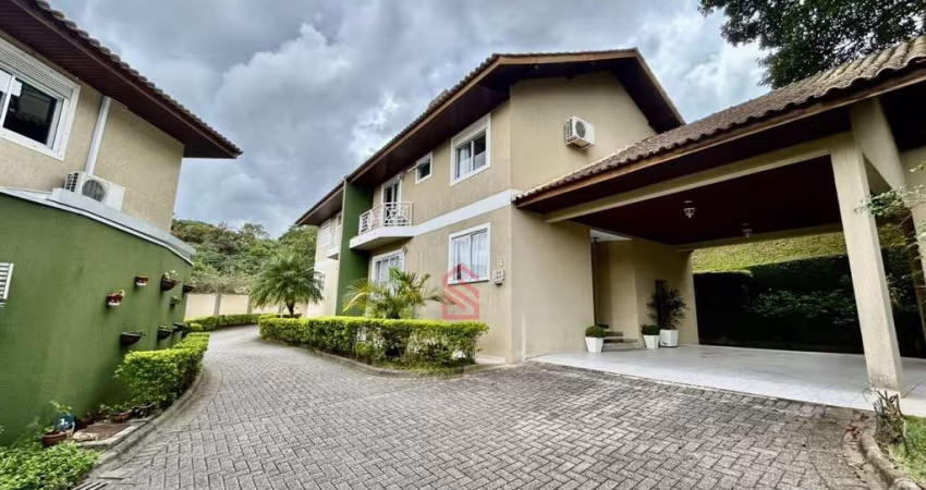 Imperdível: Casa à venda em Curitiba-PR, Pilarzinho, 3 quartos, 1 suíte, 3 salas, 4 banheiros, 4 vagas de garagem, 160 m².
