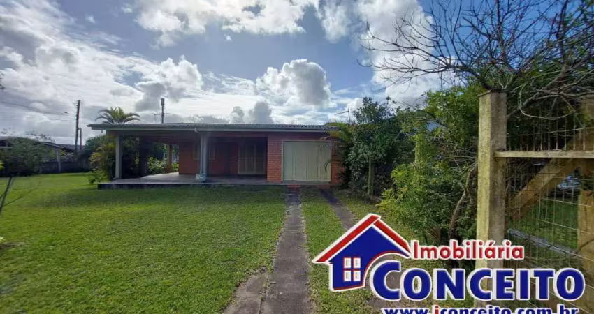 C762 - residência de esquina com 3 dormitórios no balneário mariluz