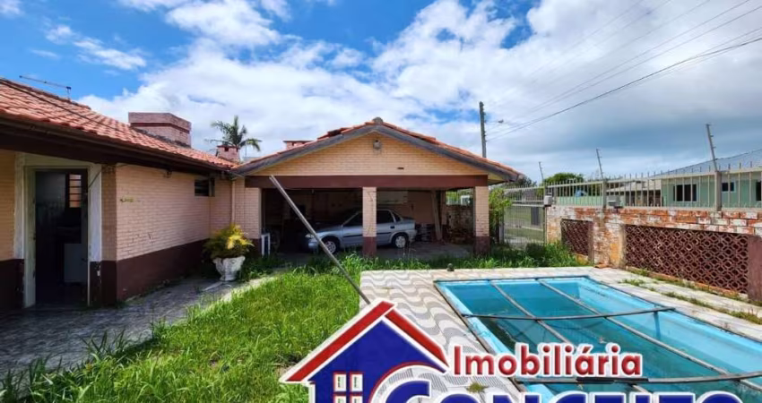 C822 - Residência de esquina com 4 dormitórios em Santa Terezinha