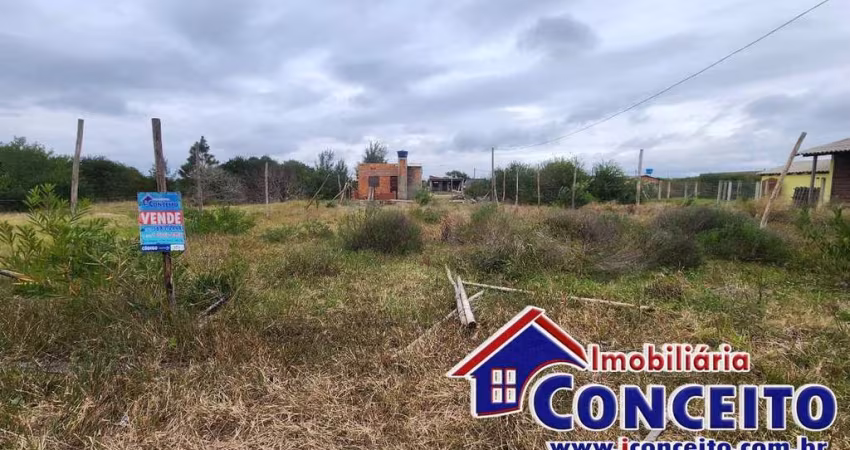 T381 - Terreno medindo 300m² em região tranquila no balneário Marisul