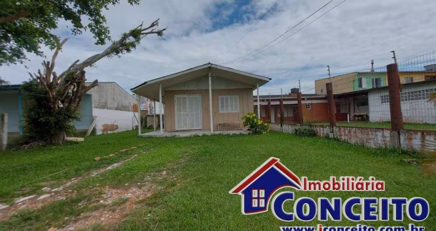 C411 - Residência de madeira com 3 dormitórios no balneário Mariluz