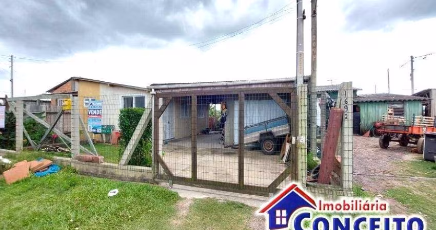 C180  - Residência de madeira localizada em região de moradores