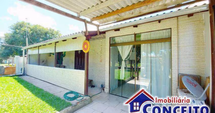 C421 - Excelente residência composta de 03 dormitórios em Albatroz