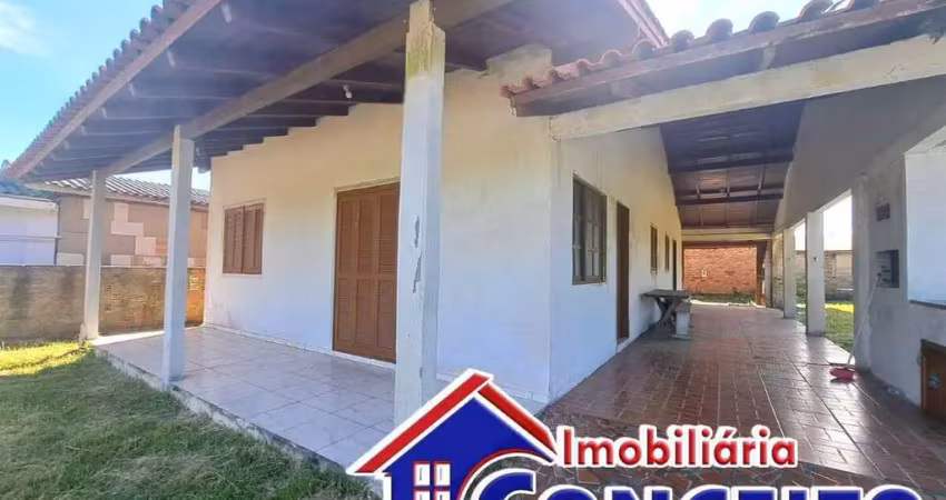 C255 - residência composta de 05 dormitórios a 400 metros do mar