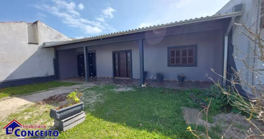 C543 - ótimo imóvel com 3 dormitórios localizada a apenas 250 metros do mar