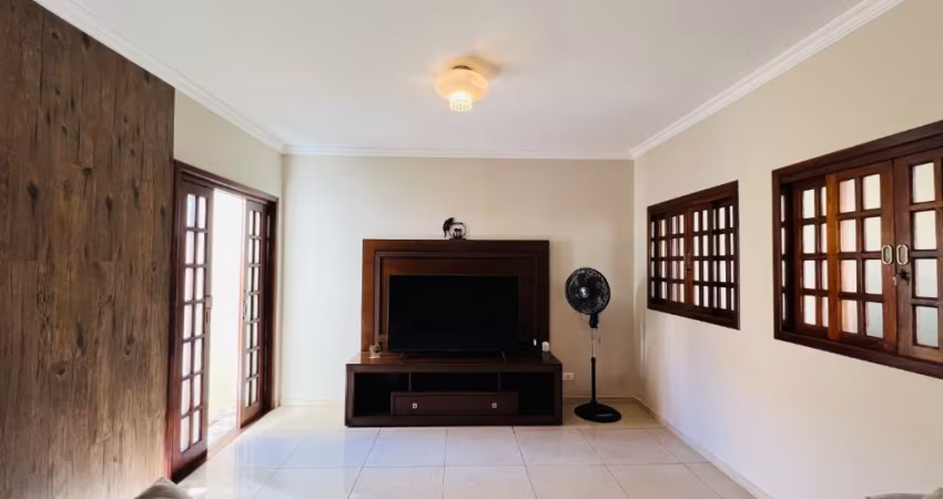 Casa térrea de lote inteiro à venda - Jardim América -