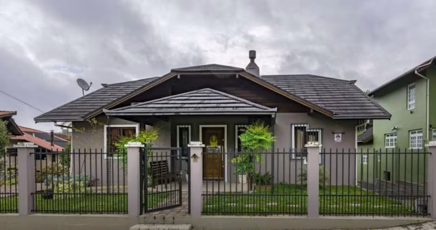 Casa com 4 dormitórios à venda, 288 m² por R$ 1.740.000,00 - Centro - Canela/RS