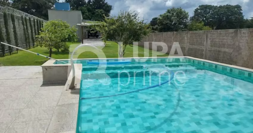 Casa térrea com 3 dormitórios sendo 2 suítes à venda em Taquaritinga!