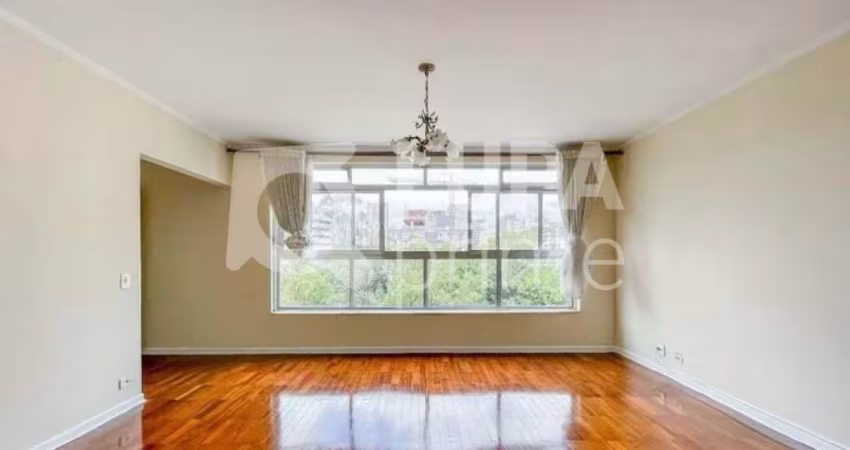 Apartamento com 3 dormitórios de 194m², à venda no Paraíso