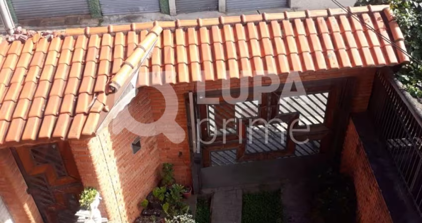Sobrado com 3 dormitórios sendo 1 suíte á venda na Vila Gustavo