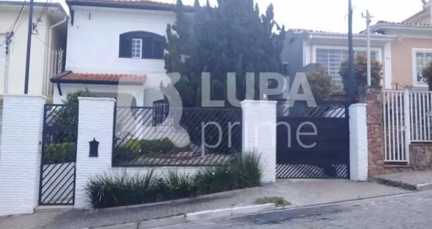 Casa espaçosa com 3 dormitórios e 2 banheiros á venda no Jardim São Paulo