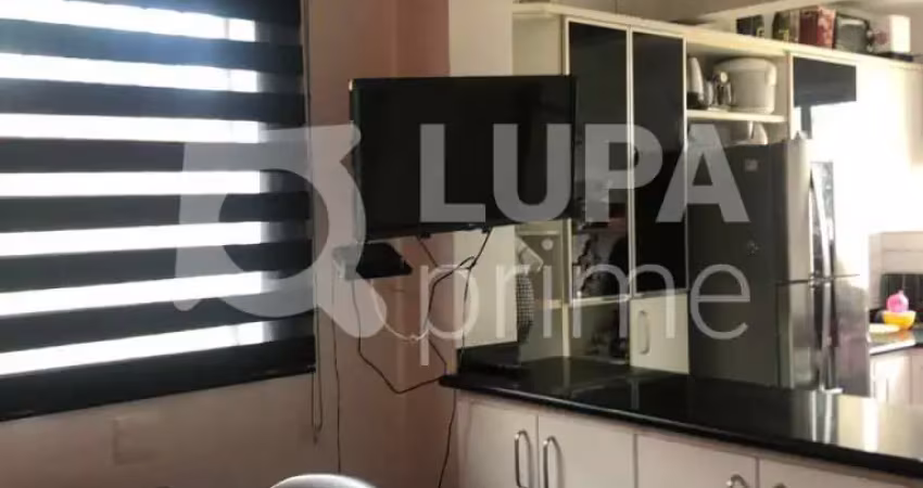 Sobrado com 2 casas no quintal à venda no jardim brasil!