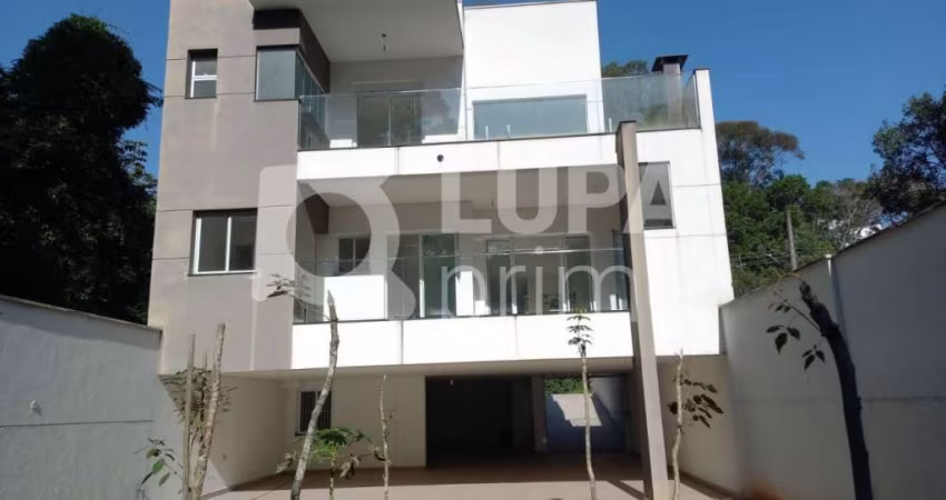 Casa de alto padrão com 3 dormitórios e 5 banheiros à venda - Jardim Floresta