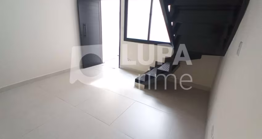 Sobrado com 3 casas, 6 dormitórios e 6 banheiros à venda em Santana