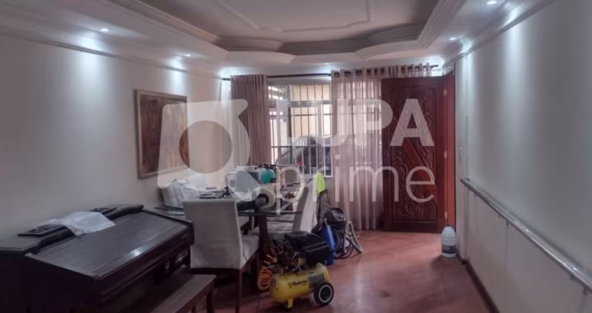Casa com 2 dormitórios á venda na Vila Amália.