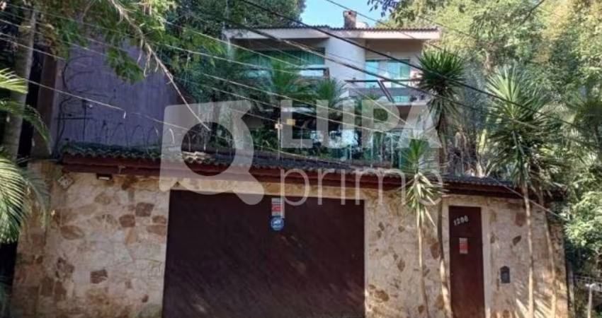 Sobrado com 4 dormitórios sendo 4 suítes á venda na Vila Irmãos Arnoni