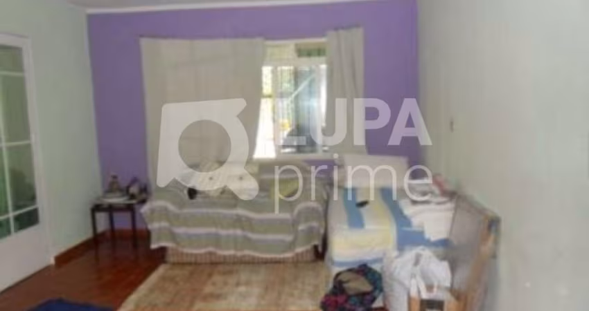 Sobrado com 3 dormitórios à venda na Vila Vitório Mazzei!