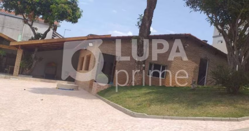 Casa Térrea com 3 dormitórios sendo 1 suíte á venda no Parque Mandaqui