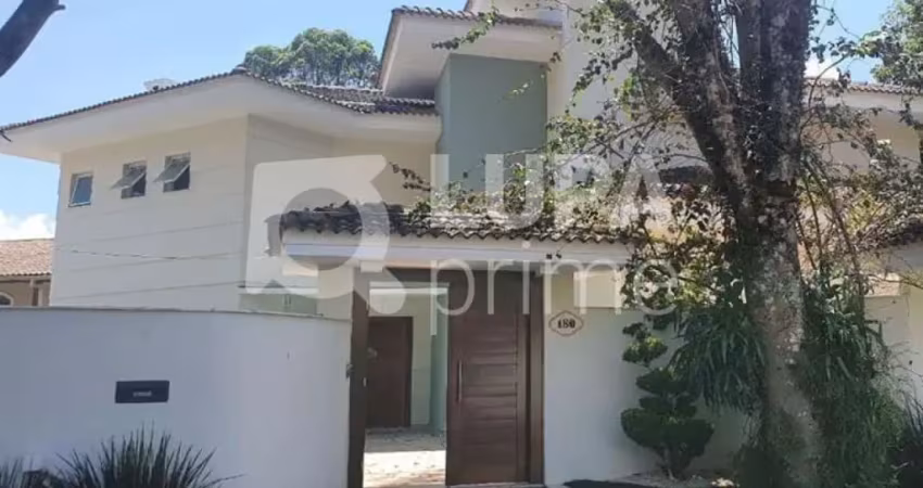 Sobrado em condomínio fechado com 3 dormitórios e 6 banheiros - serra da cantareira