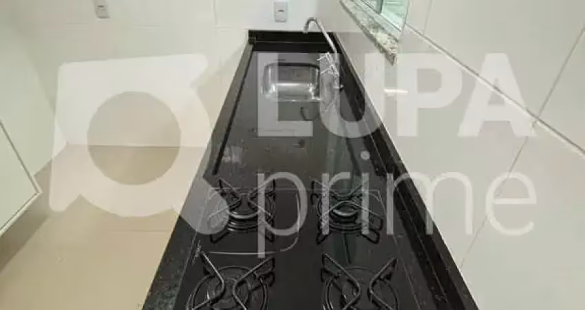 Sobrado em condomínio fechado com 2 suítes a venda no jardim leonor mendes de barros