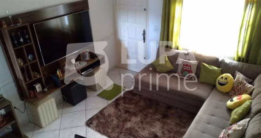 Sobrado em condomínio fechado à venda na Vila Amália!