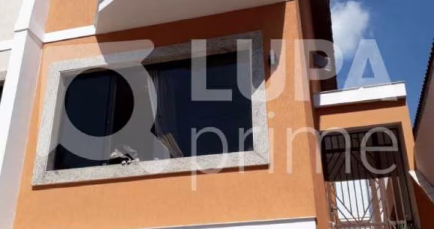 Sobrado com 3 dormitórios á venda na Vila Gustavo