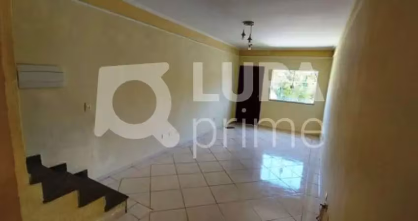 Sobrado espaçoso com 3 dormitórios e 2 banheiros  à venda na vila isolina mazzei