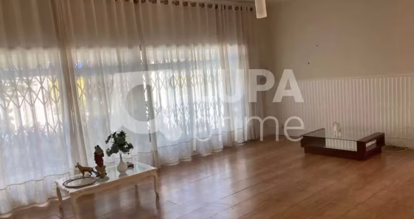 Sobrado com 3 dormitórios sendo 1 suíte á venda no parque novo mundo